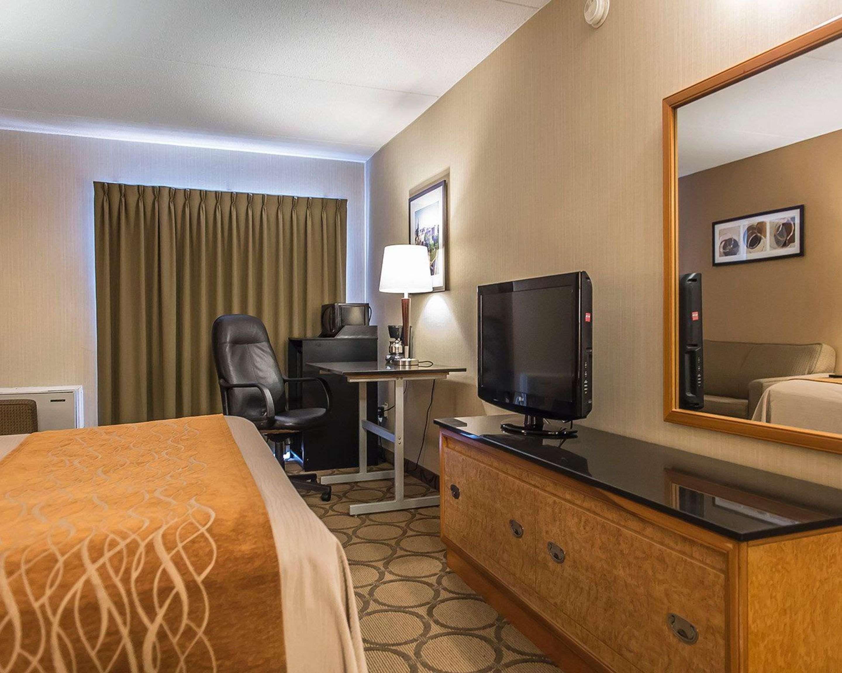 Comfort Inn Hwy 401 Kingston Eksteriør billede