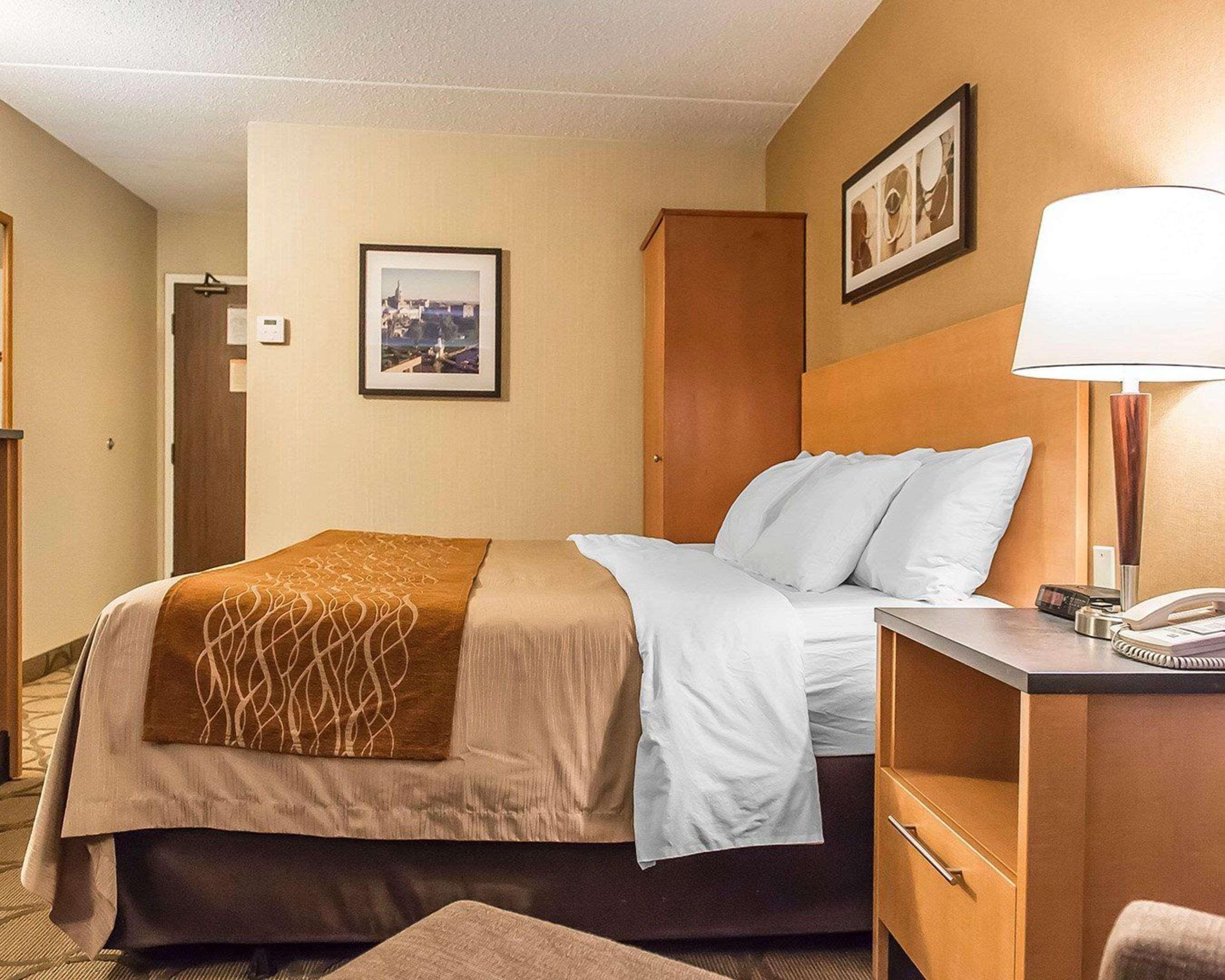 Comfort Inn Hwy 401 Kingston Eksteriør billede