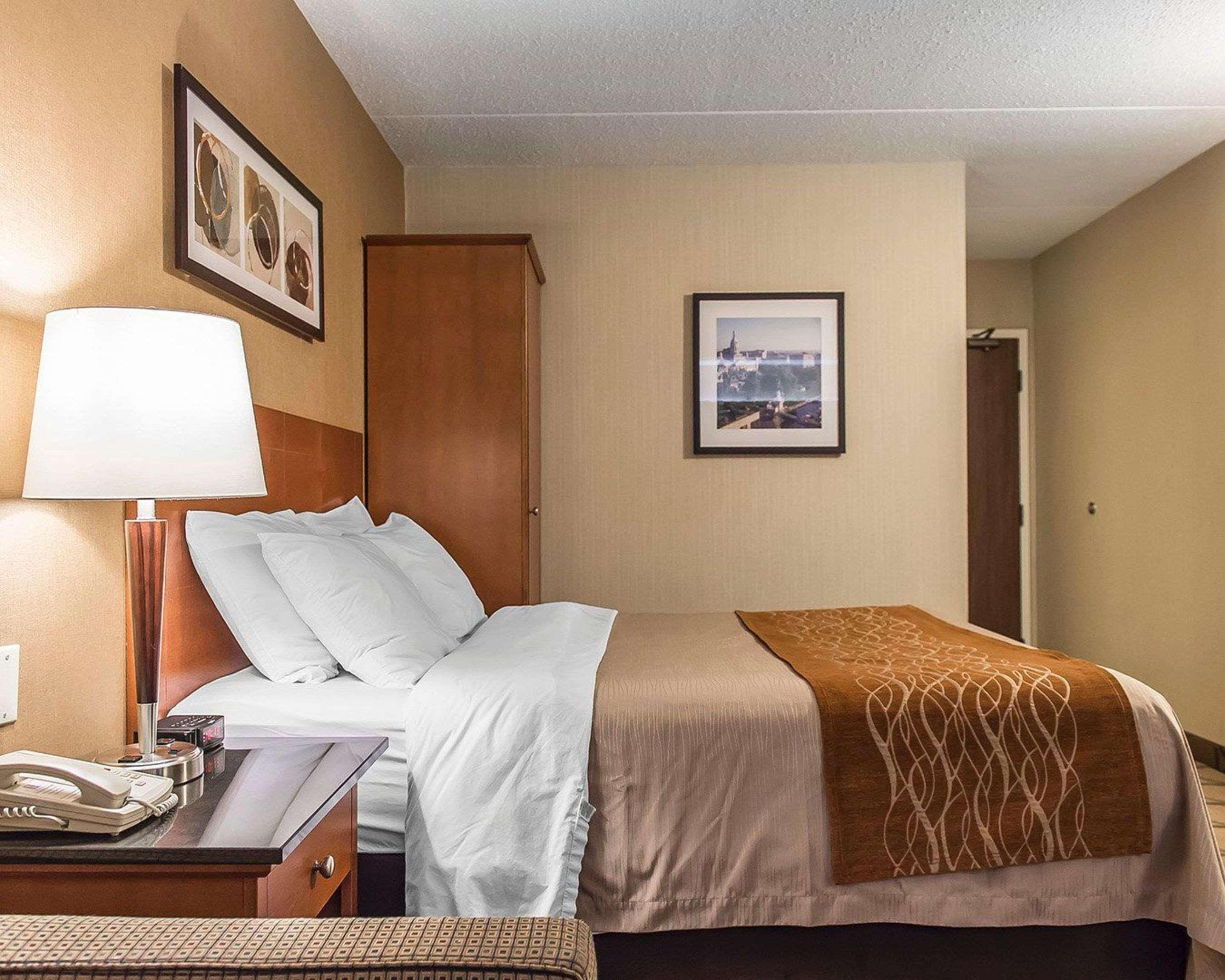 Comfort Inn Hwy 401 Kingston Eksteriør billede
