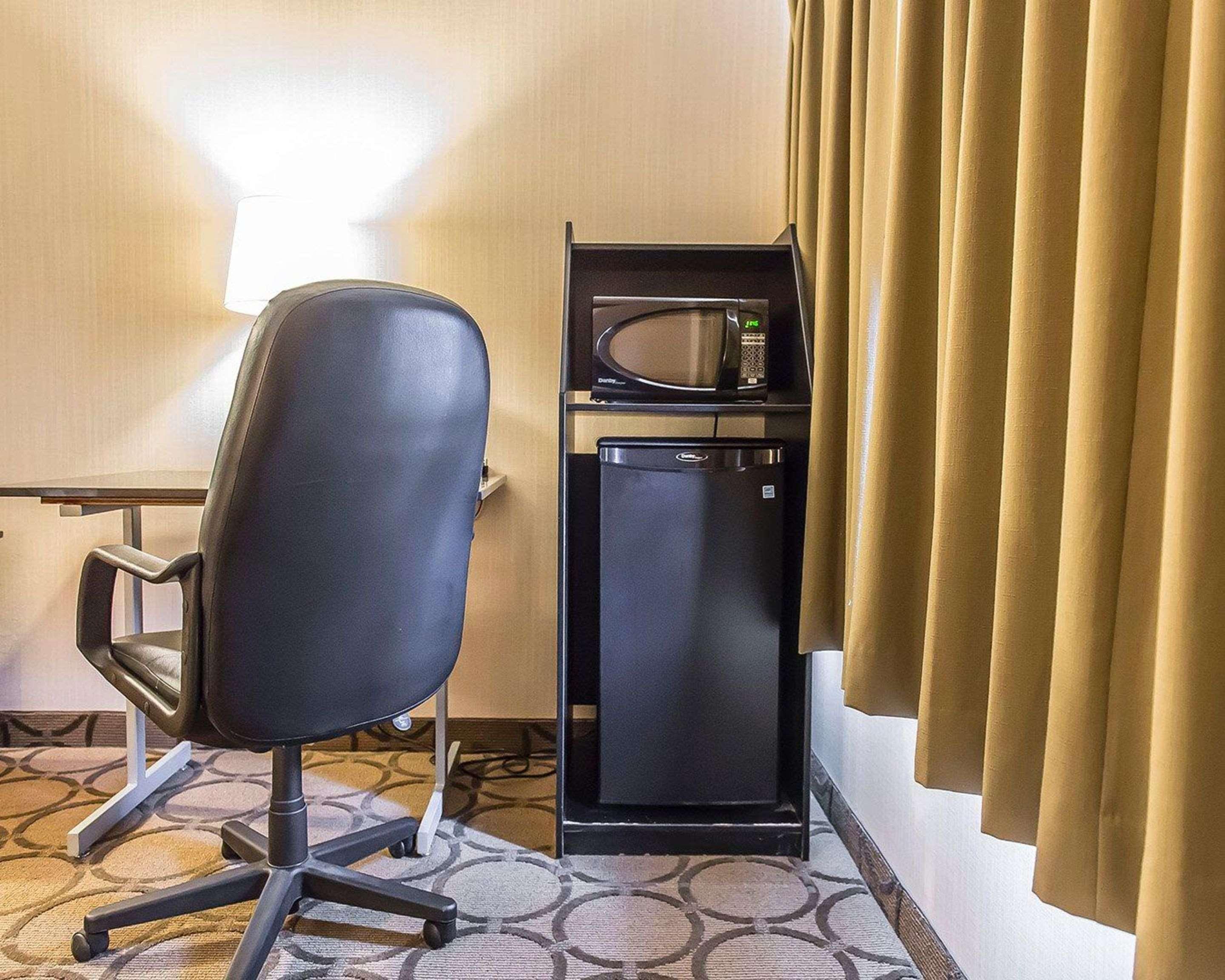 Comfort Inn Hwy 401 Kingston Eksteriør billede