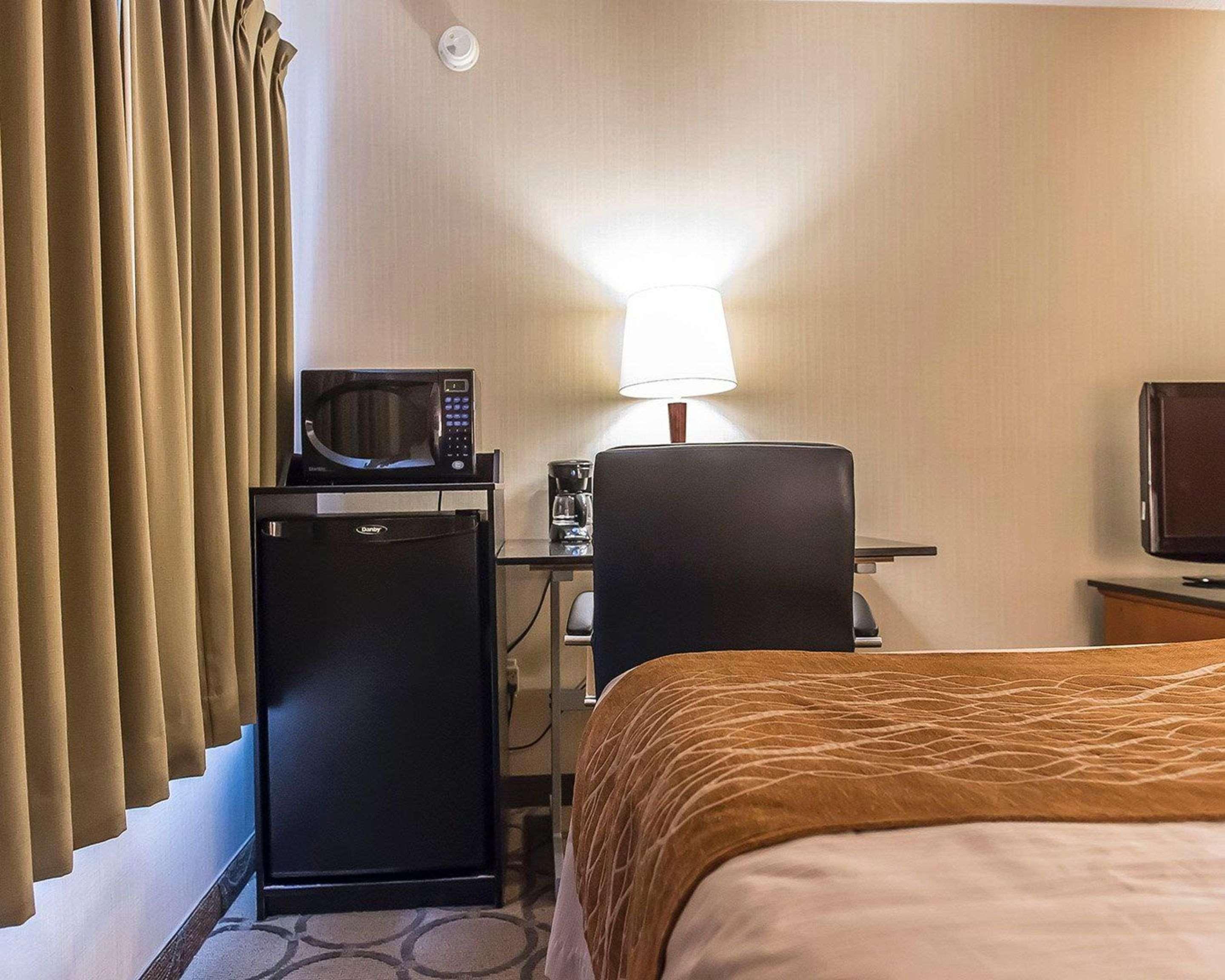 Comfort Inn Hwy 401 Kingston Eksteriør billede