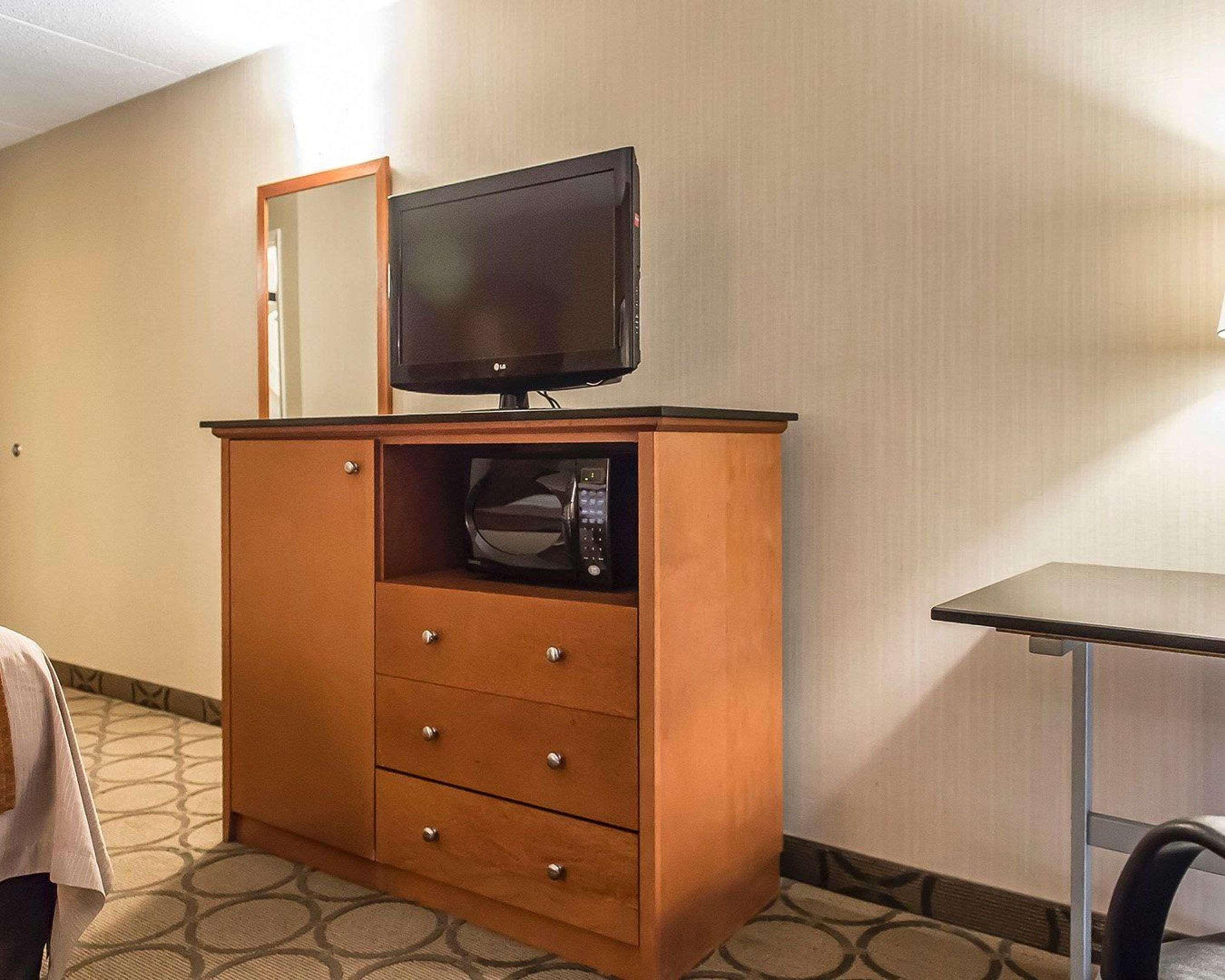 Comfort Inn Hwy 401 Kingston Eksteriør billede