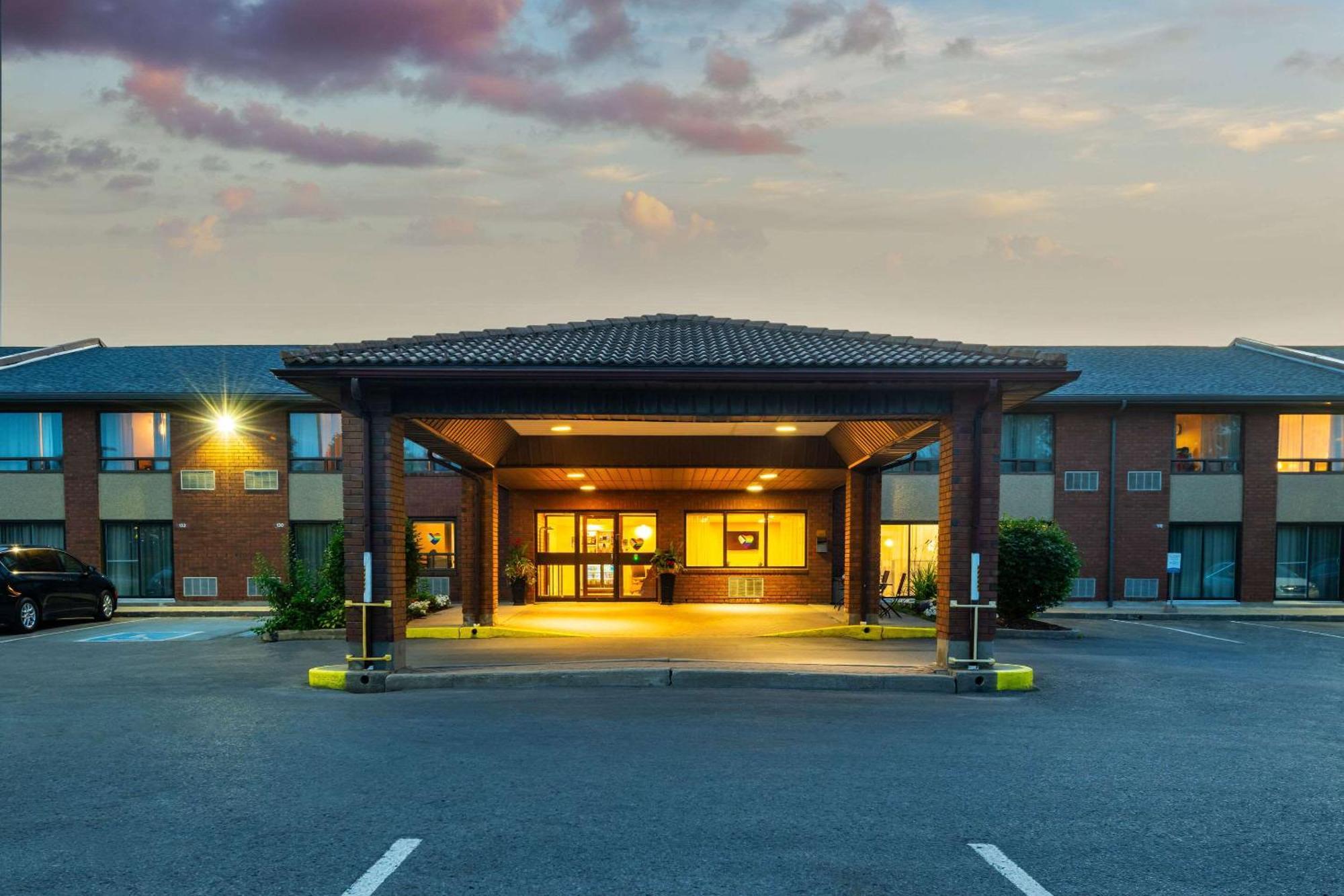 Comfort Inn Hwy 401 Kingston Eksteriør billede