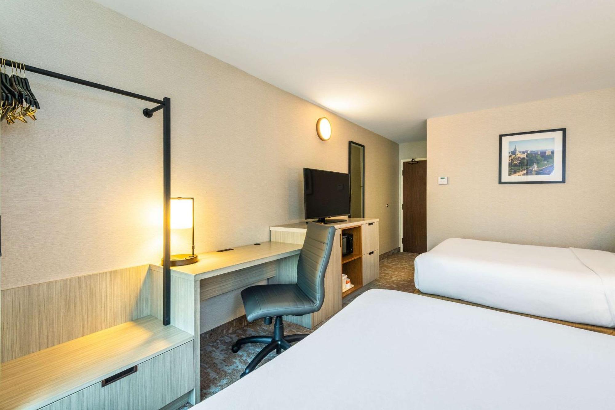 Comfort Inn Hwy 401 Kingston Eksteriør billede