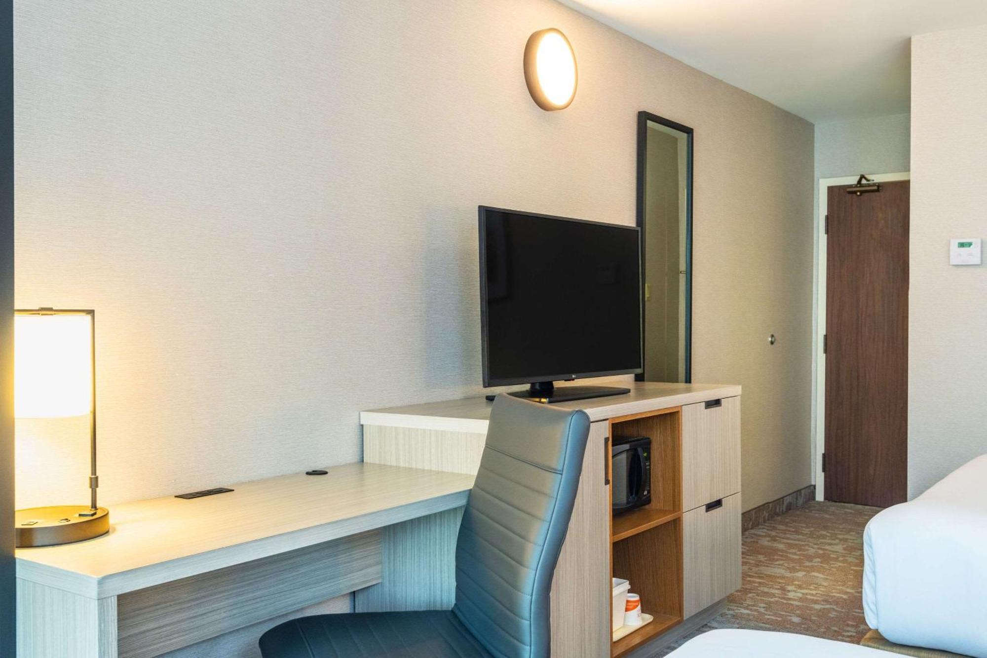 Comfort Inn Hwy 401 Kingston Eksteriør billede