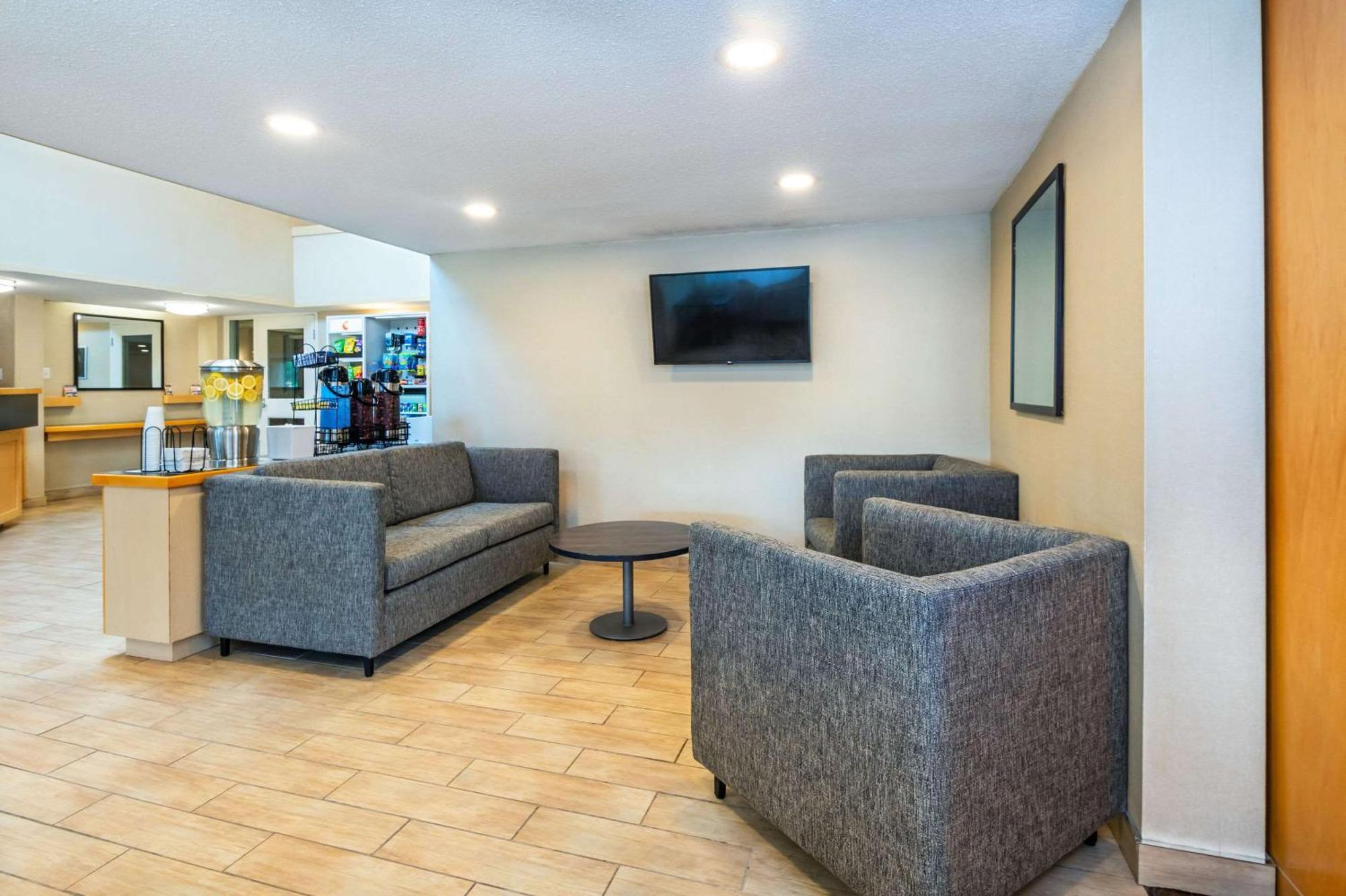 Comfort Inn Hwy 401 Kingston Eksteriør billede