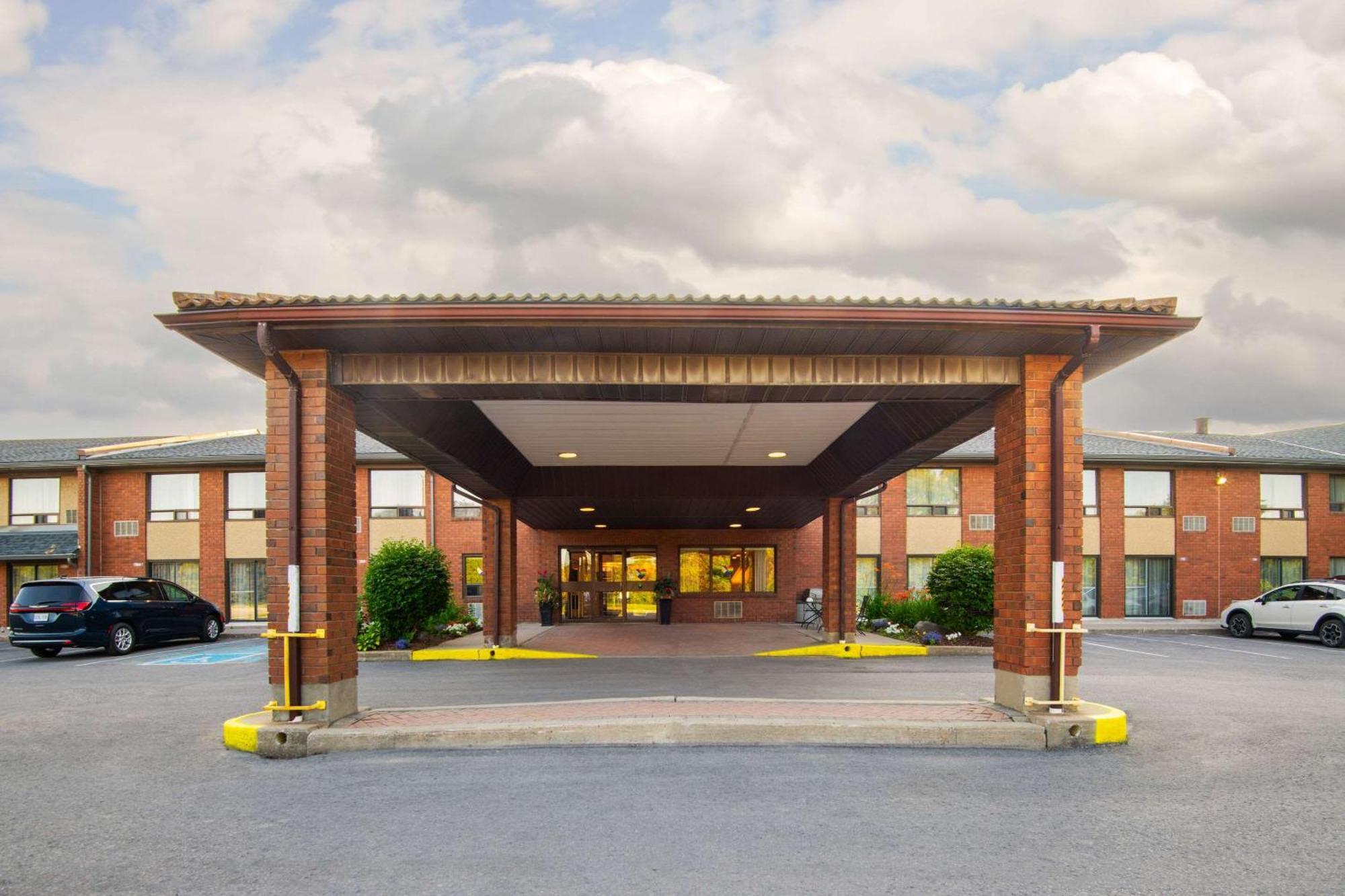 Comfort Inn Hwy 401 Kingston Eksteriør billede